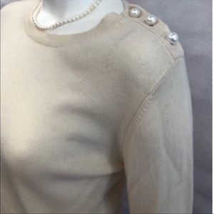 Luxury White cashmere sweater with pearl buttons